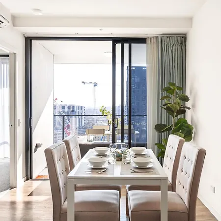 Perfect Location W Roof Pool Gym Apartment *