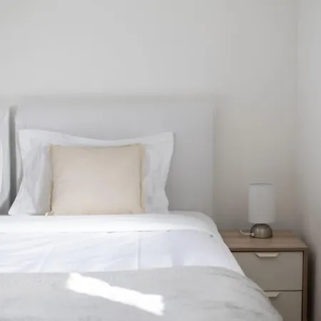 1 Bedroom Unit Near Highway Transports N Shops * Brisbane