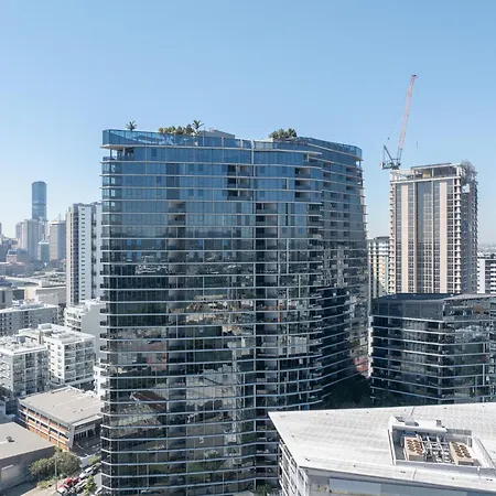 Spectacular Views, King Bd Single Bed & Parking Apartment Brisbane