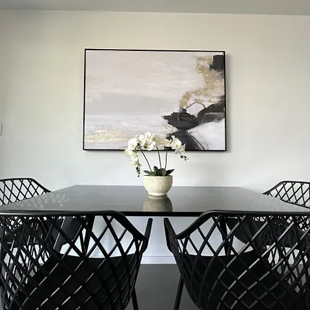 Cirque Boutique - Hosted By Coastal Letting Co. * Brisbane