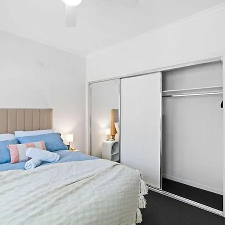 Apartment Bright 2b2b Near The Free Parking