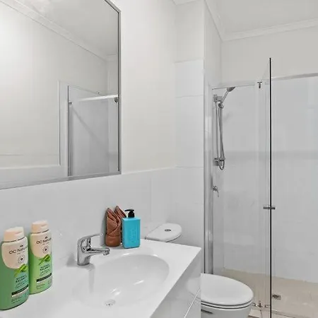 Apartment Bright 2b2b Near The Free Parking *