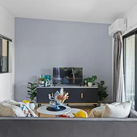 Bright 2b2b Near The Free Parking Apartment