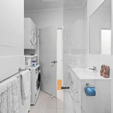 Apartment Bright 2b2b Near The Free Parking *