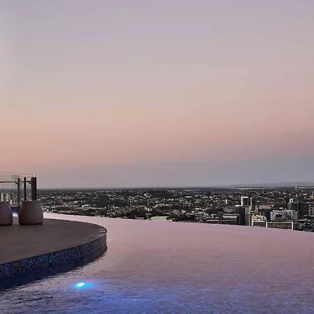 Rooftop Pool Stunning Queen Street Apartment *