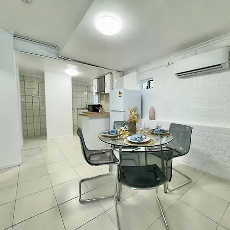 Simple & Budget-friendly Cozy 2-bedroom Holiday home Brisbane