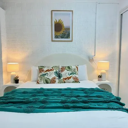 Simple & Budget-friendly Cozy 2-bedroom Holiday home *