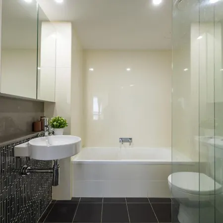 Luxury 3br Stunning Skyline-river-view At Cbd Apartment