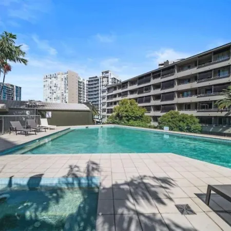 Luxury 4br Cozy Pool, Gym, Sauna, Wparking At Cbd Brisbane