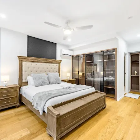 Luxury 4br Cozy Pool, Gym, Sauna, Wparking At Cbd Apartment
