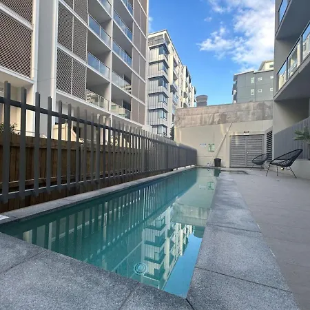 Apartment Modern 3br Riverside W Parking Near Shops And Park