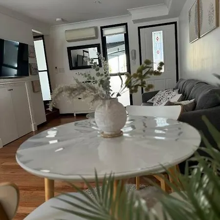 Stylish & Elegant 2-br Townhouse In Wilston Holiday home