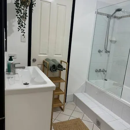 Holiday home Stylish & Elegant 2-br Townhouse In Wilston