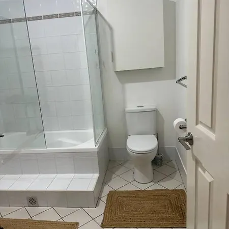 Holiday home Stylish & Elegant 2-br Townhouse In Wilston *
