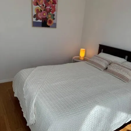 Stylish & Elegant 2-br Townhouse In Wilston