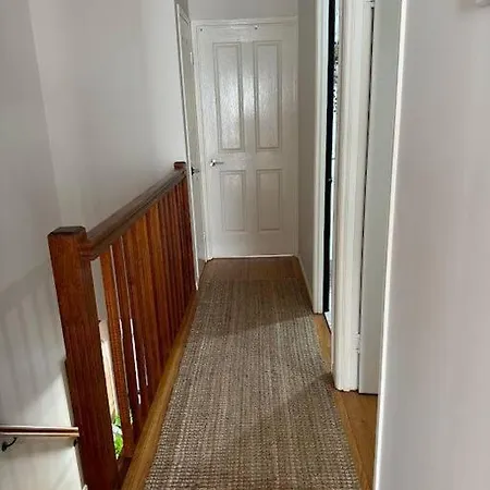 Stylish & Elegant 2-br Townhouse In Wilston *