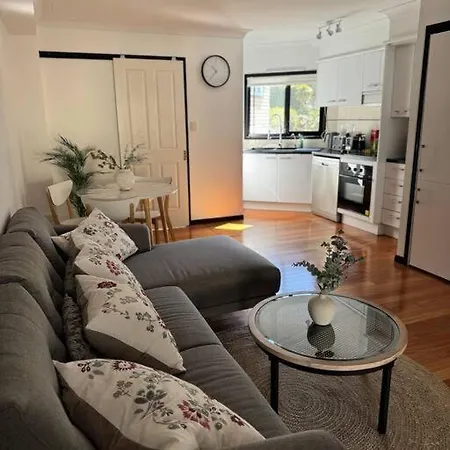 Stylish & Elegant 2-br Townhouse In Wilston