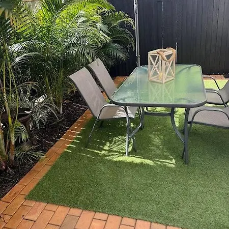 Stylish & Elegant 2-br Townhouse In Wilston