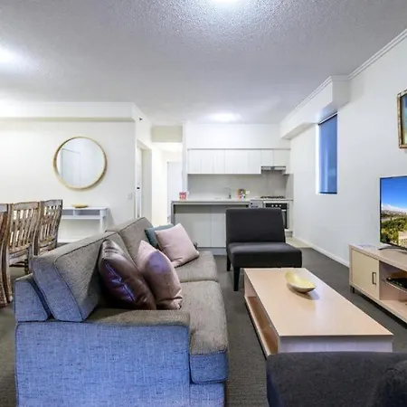 Cbd Luxury With River & Botanic Garden Views From Spacious Balcony Apartment