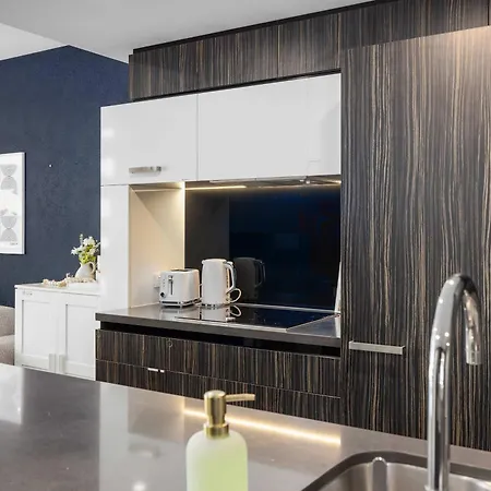 Elegant 2br Haven In The Trendy Fortitude Valley Apartment Brisbane