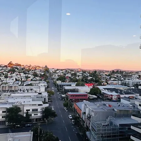 Elegant 2br Haven In The Trendy Fortitude Valley *
