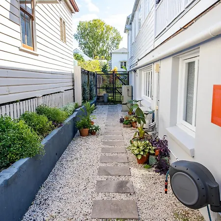 Heal House Bed & Breakfast Brisbane