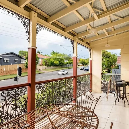 Contemporary 2br Escape Upper Level Sanctuary Brisbane