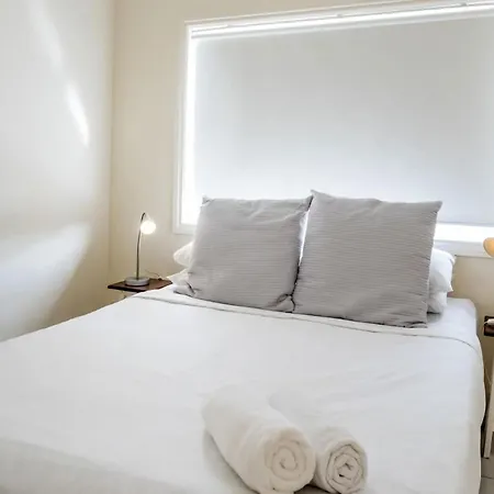 Contemporary 2br Escape Upper Level Sanctuary