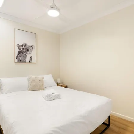 Apartment Parking! Netflix! Air-con! Convenient! Superhost! 6as