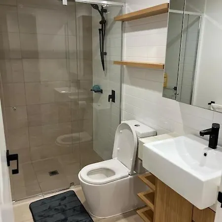 Spacious 2 Bed 2 Bathroom Unit In Heart Toowong