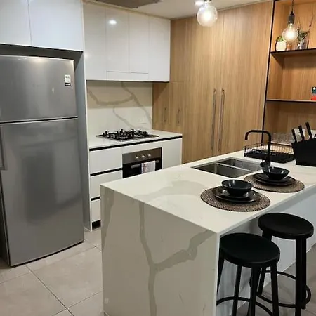 Apartment Spacious 2 Bed 2 Bathroom Unit In Heart Toowong Brisbane
