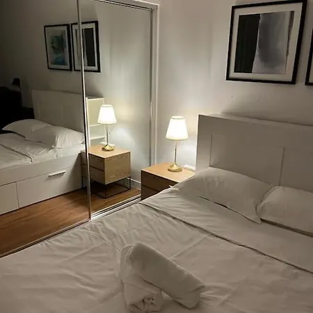 Spacious 2 Bed 2 Bathroom Unit In Heart Toowong *