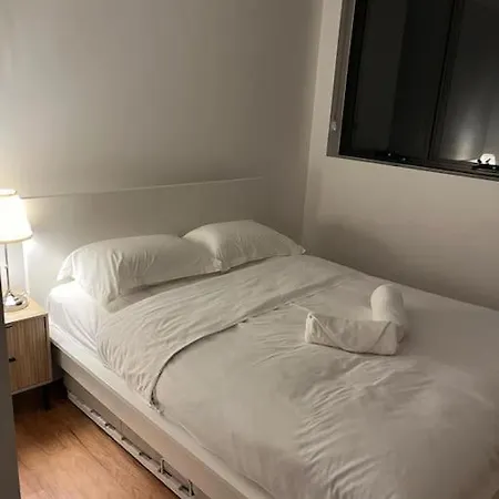 Spacious 2 Bed 2 Bathroom Unit In Heart Toowong Apartment