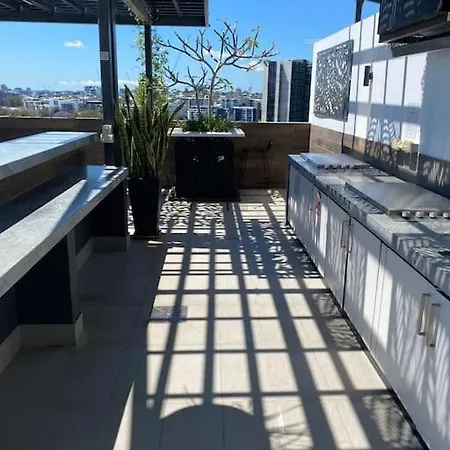 Spacious 2 Bed 2 Bathroom Unit In Heart Toowong Apartment Brisbane