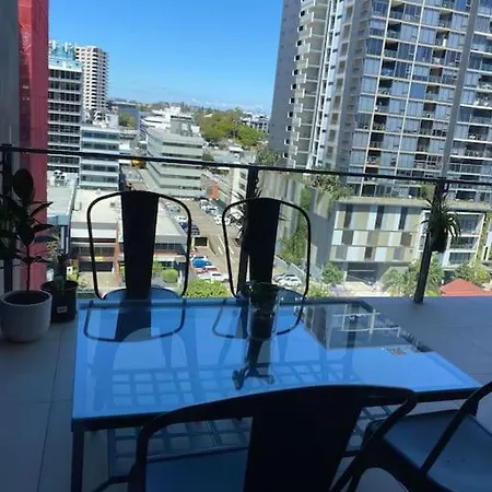 Spacious 2 Bed 2 Bathroom Unit In Heart Toowong * Brisbane
