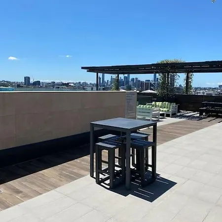 Spacious 2 Bed 2 Bathroom Unit In Heart Toowong Apartment *