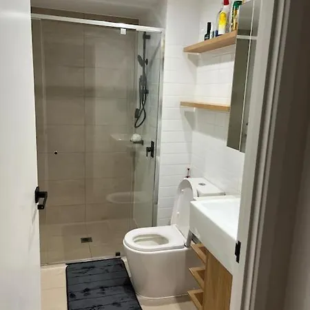 Spacious 2 Bed 2 Bathroom Unit In Heart Toowong Apartment Brisbane