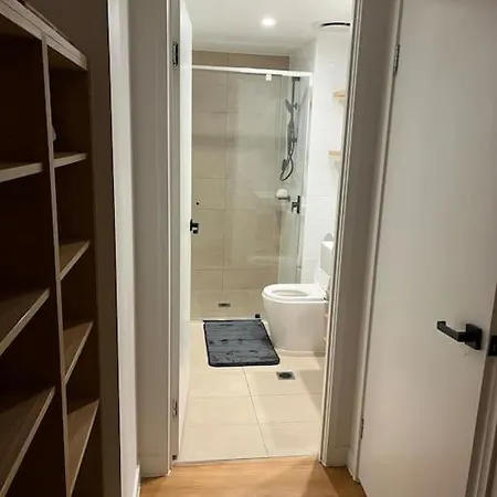 Spacious 2 Bed 2 Bathroom Unit In Heart Toowong
