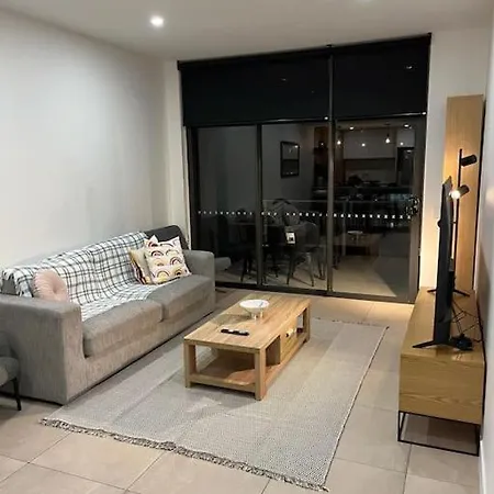 Spacious 2 Bed 2 Bathroom Unit In Heart Toowong * Brisbane