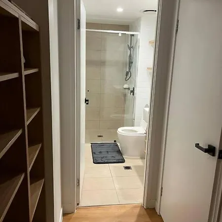Spacious 2 Bed 2 Bathroom Unit In Heart Toowong Apartment *