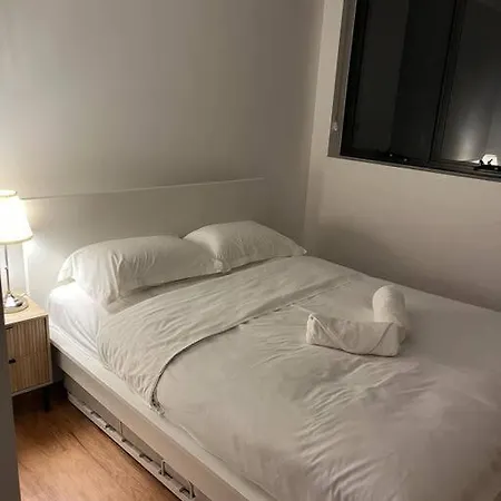 Spacious 2 Bed 2 Bathroom Unit In Heart Toowong Brisbane