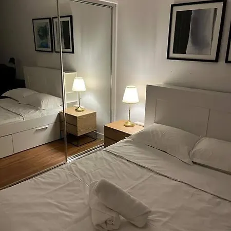 Spacious 2 Bed 2 Bathroom Unit In Heart Toowong Apartment Brisbane