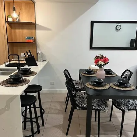 Spacious 2 Bed 2 Bathroom Unit In Heart Toowong * Brisbane