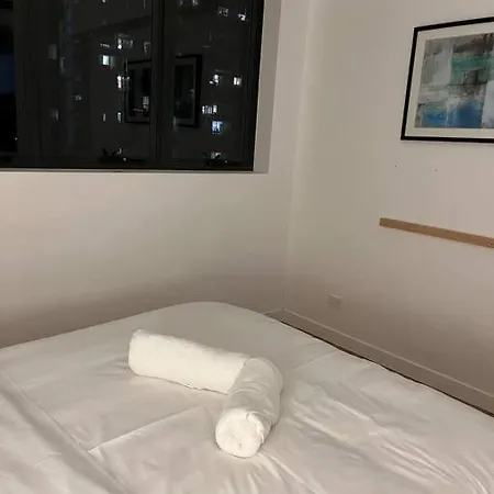 Spacious 2 Bed 2 Bathroom Unit In Heart Toowong Apartment