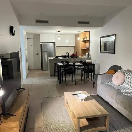 Spacious 2 Bed 2 Bathroom Unit In Heart Toowong Apartment *