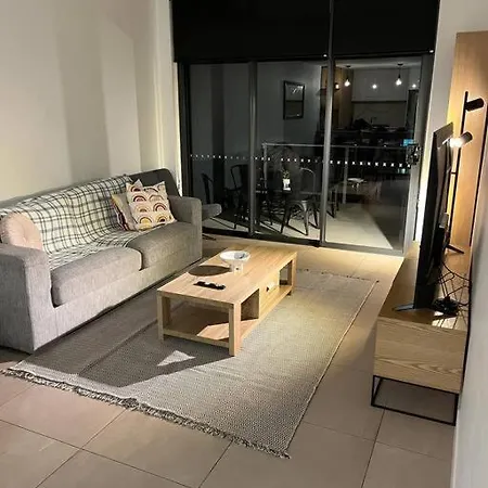 Spacious 2 Bed 2 Bathroom Unit In Heart Toowong Apartment *