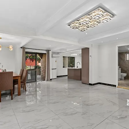 Holiday home Luxury Living 2b2b In Southern Parking Brisbane