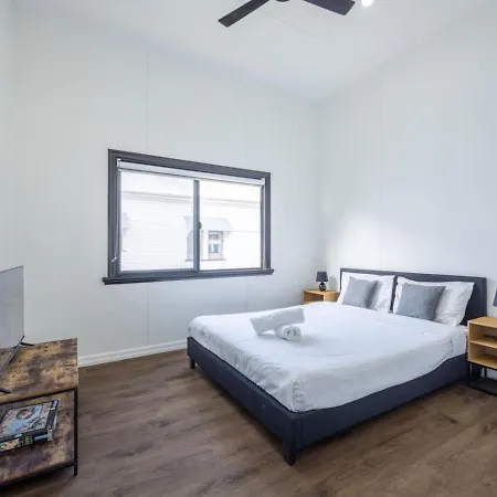 Comfy 2br Sweet W Parking Balcony Near River