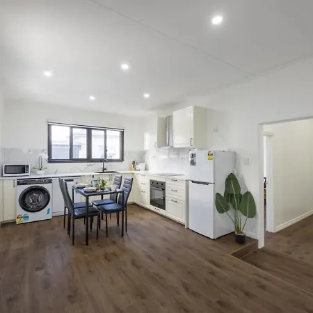 Comfy 2br Sweet W Parking Balcony Near River Holiday home