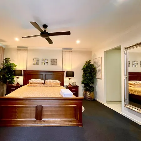 Spacious Hideaway Retreat, Brookfield, Brisbane